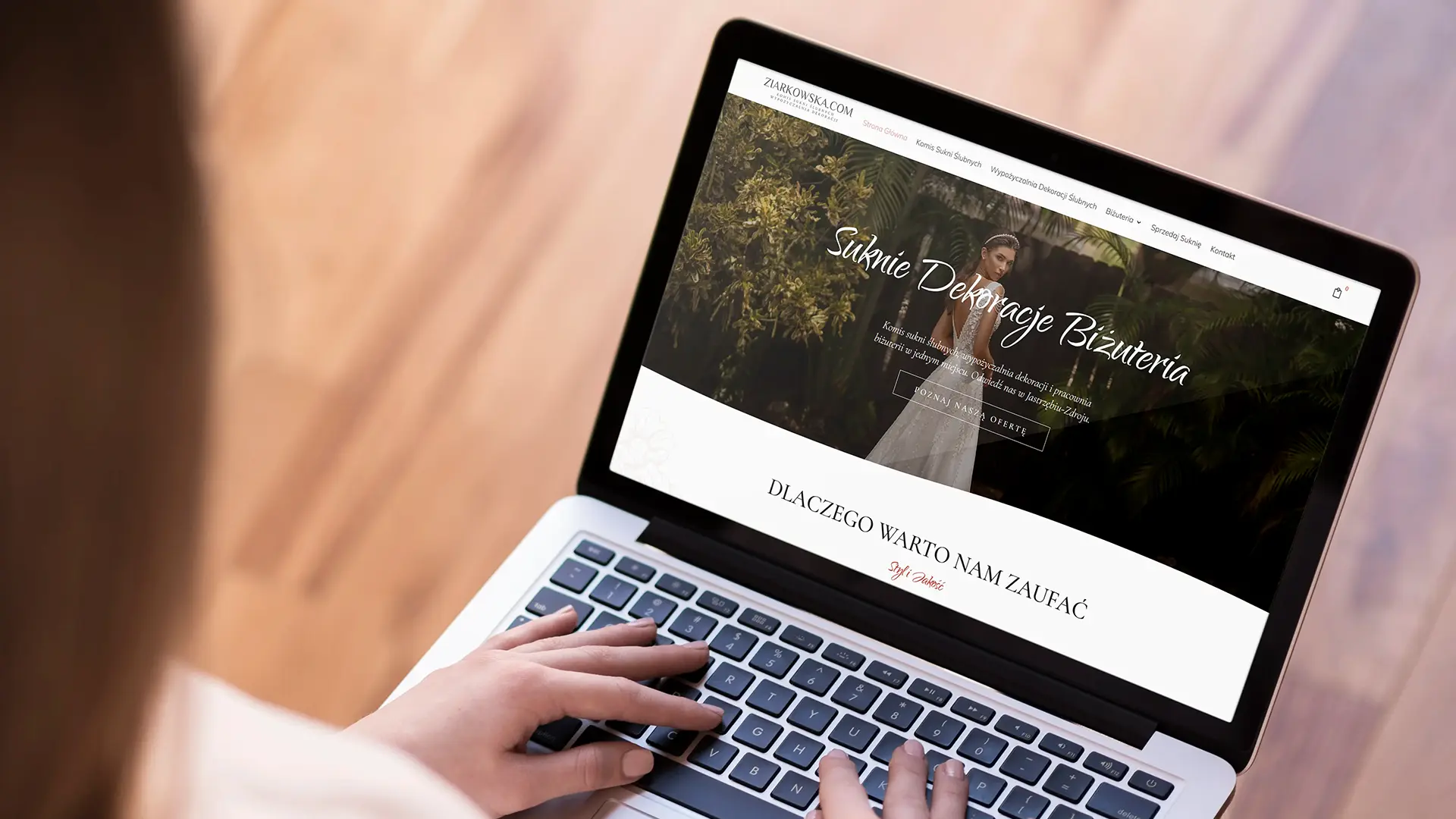 Nowoczesna strona internetowa dla salonu ślubnego wyświetlona na laptopie - realizacja portfolio agencji